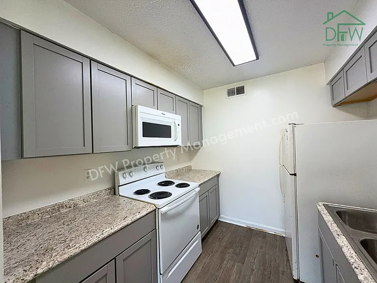 2613 Amherst Ct — Photo 5