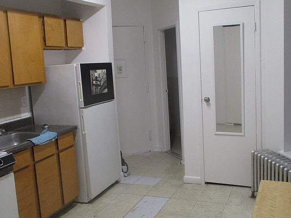 3rd image of 103 Clinton St APT 3