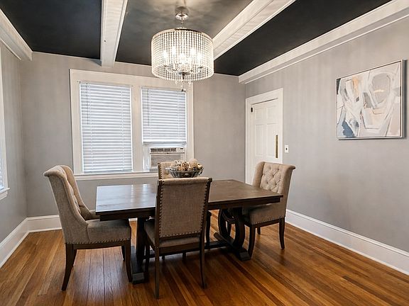 3rd image of 182 Marsden St