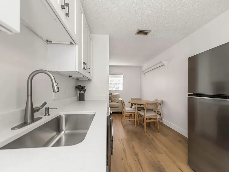 600 Douglas Ave — Photo 14