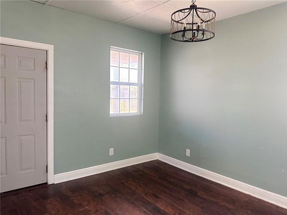4th image of 1919 Eagle St