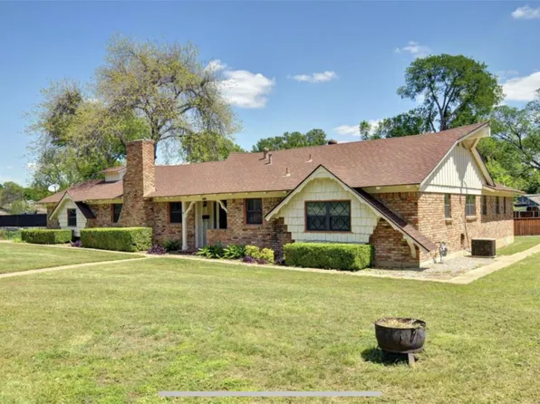 4113 Marys Creek Dr, Benbrook, TX 76116