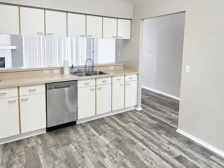 28202 Brokenmead Path — Photo 3