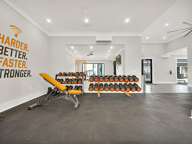 Pointe Grand Gym Free Weights