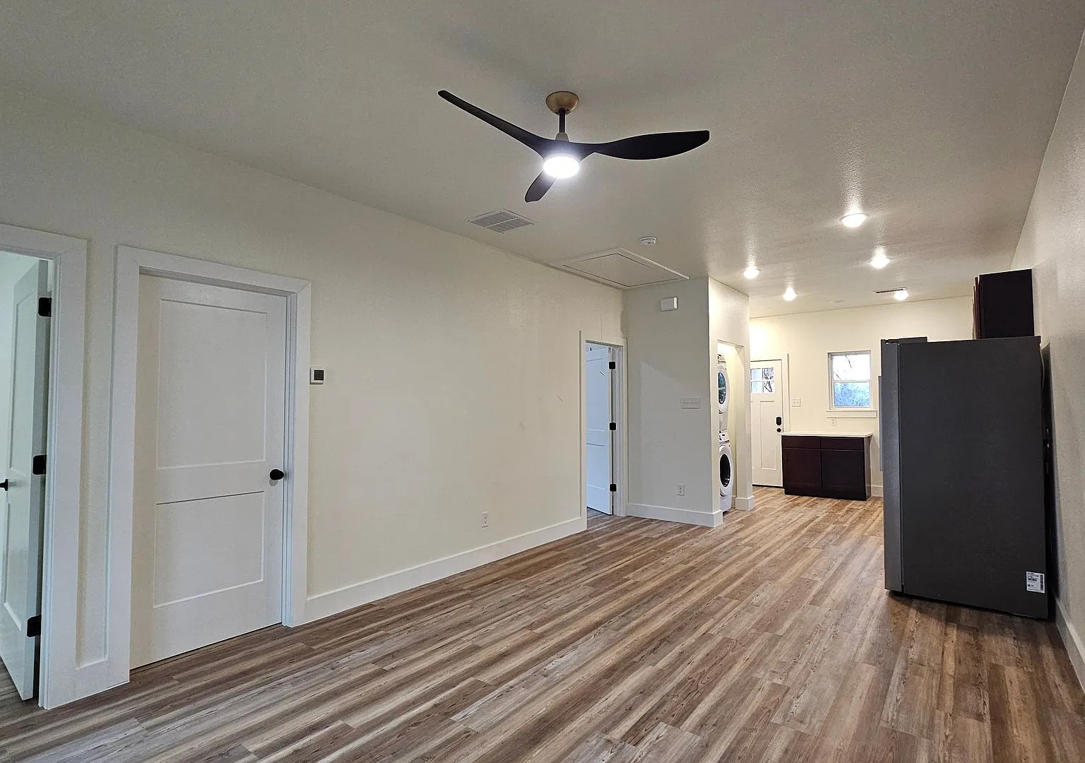 1700 Kendolph Dr — Photo 4