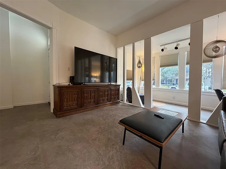 318 Hyde Park Blvd #A — Photo 11