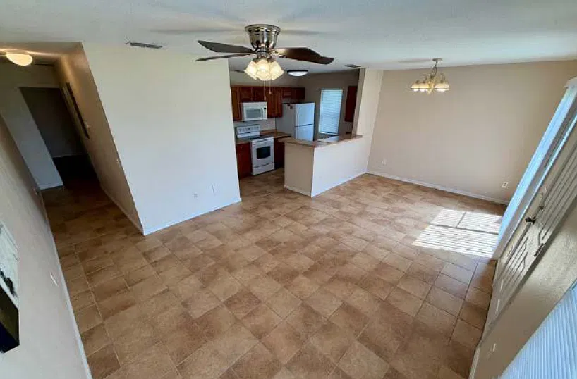 2 bed, 2.0 bath, 900 sqft, $1,300 — Photo 3