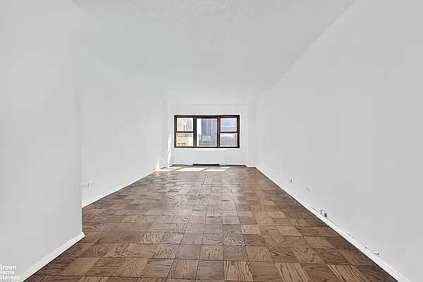 1st image of 160 E 38th St APT 15G