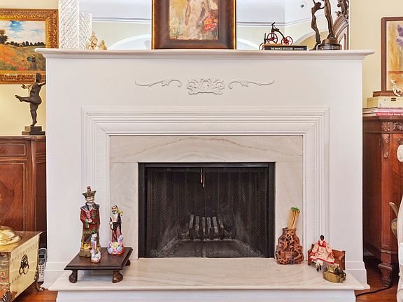 3rd image of 607 W Wellington Ave #1C