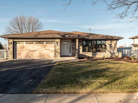 3rd image of 8042 Meadowbrook Ln