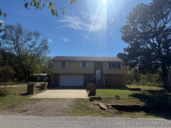 515 Oak Dr, Henryetta, OK 74437