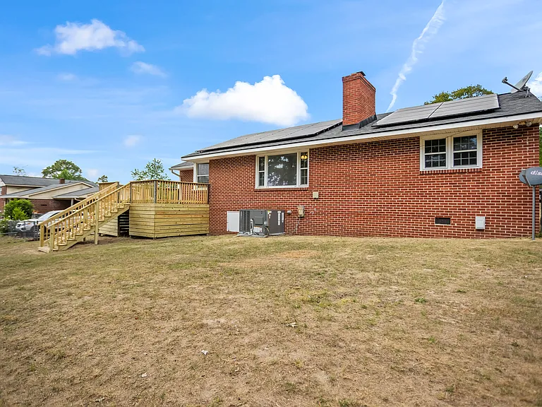 1831 Courtney Dr — Photo 18