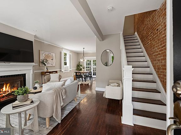 5th image of 1640 33rd St NW