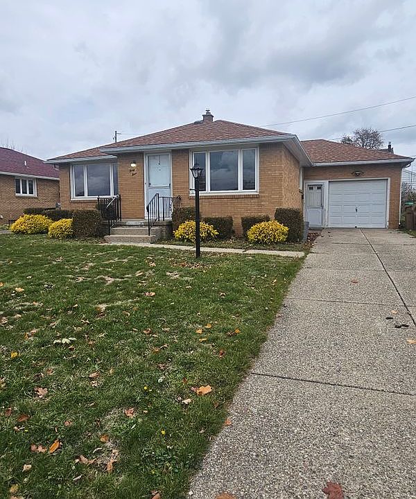 1st image of 44 Aurora Dr