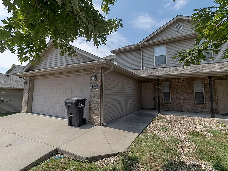 4001 Snowy Owl Dr — Photo 32
