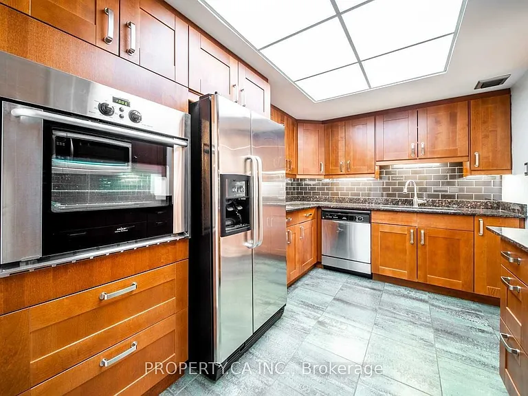 71 Charles St E #402 — Photo 9