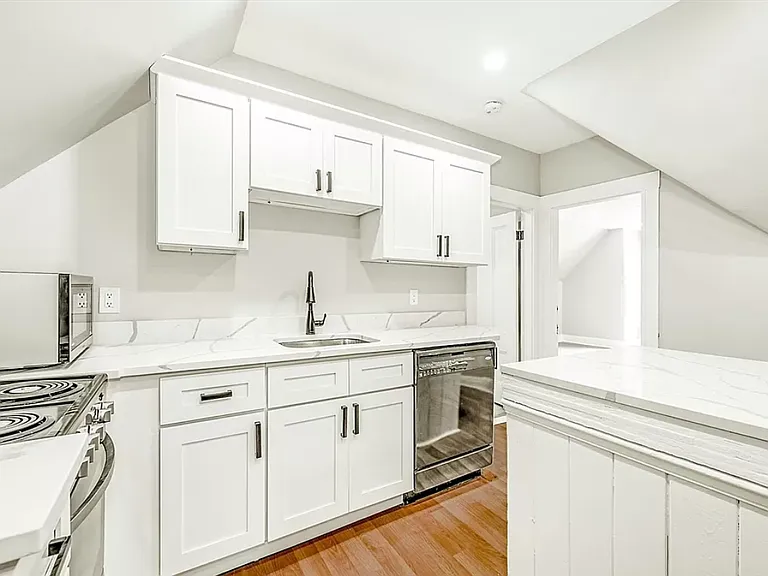 34 William St #2C — Photo 9