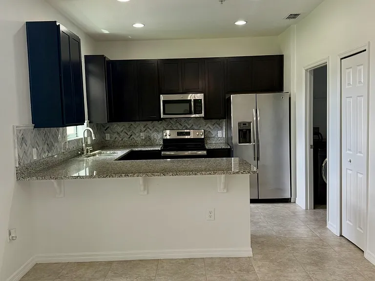2259 Seven Oaks Dr — Photo 5