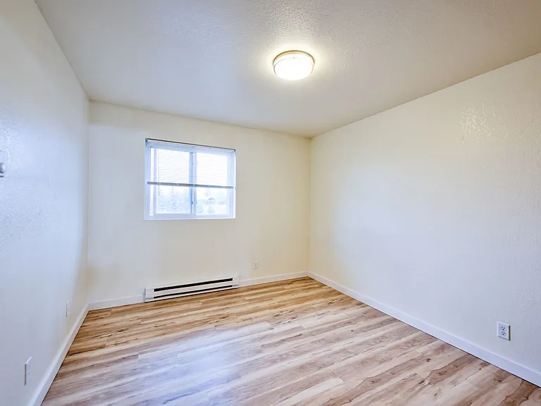 211-225 N Peterson Dr — Photo 33