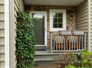 10 Rolling Ridge Rd, Hyde Park, NY 12538