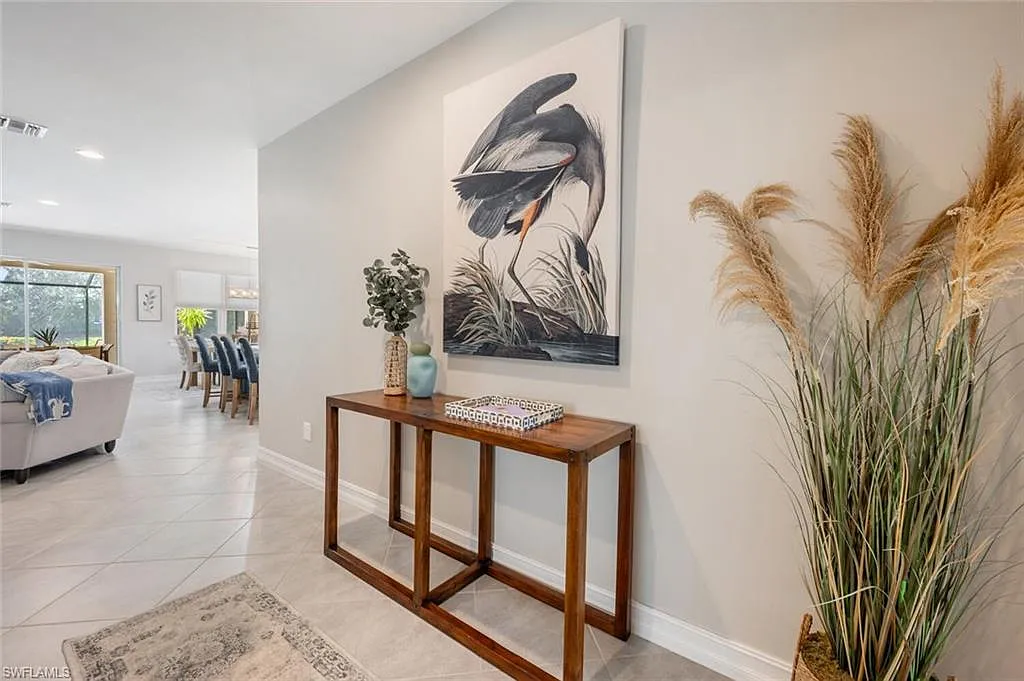 3 bed, 2.0 bath, 2046 sqft, $9,500 — Photo 4