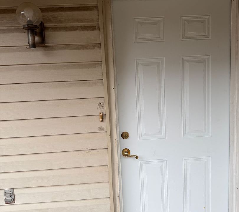 2nd image of 211-213 Skylark Ct