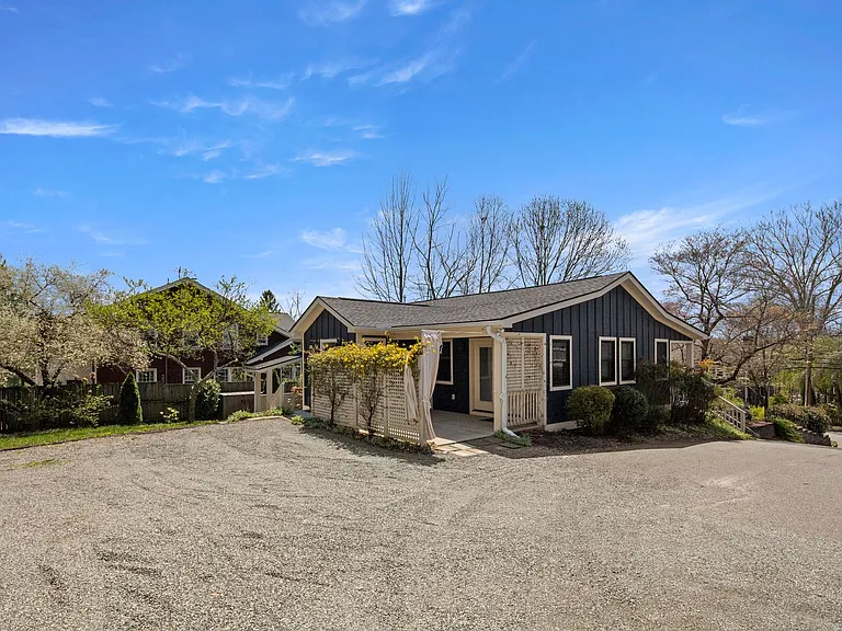 70 Forest Hill Dr — Photo 32