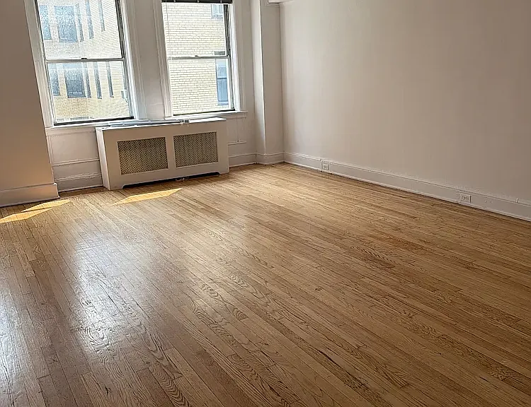150 E 39th St #901 — Photo 2