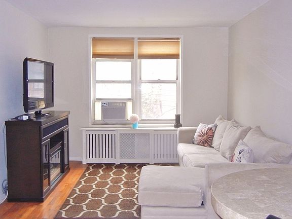 3rd image of 14017 84th Dr APT 4F