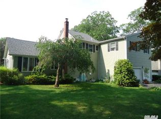 35 Smith St, Nesconset, NY 11767
