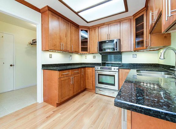 4th image of 988 Courtland Ct