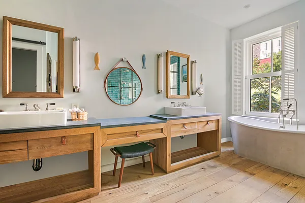 Sold by Compass | media 17