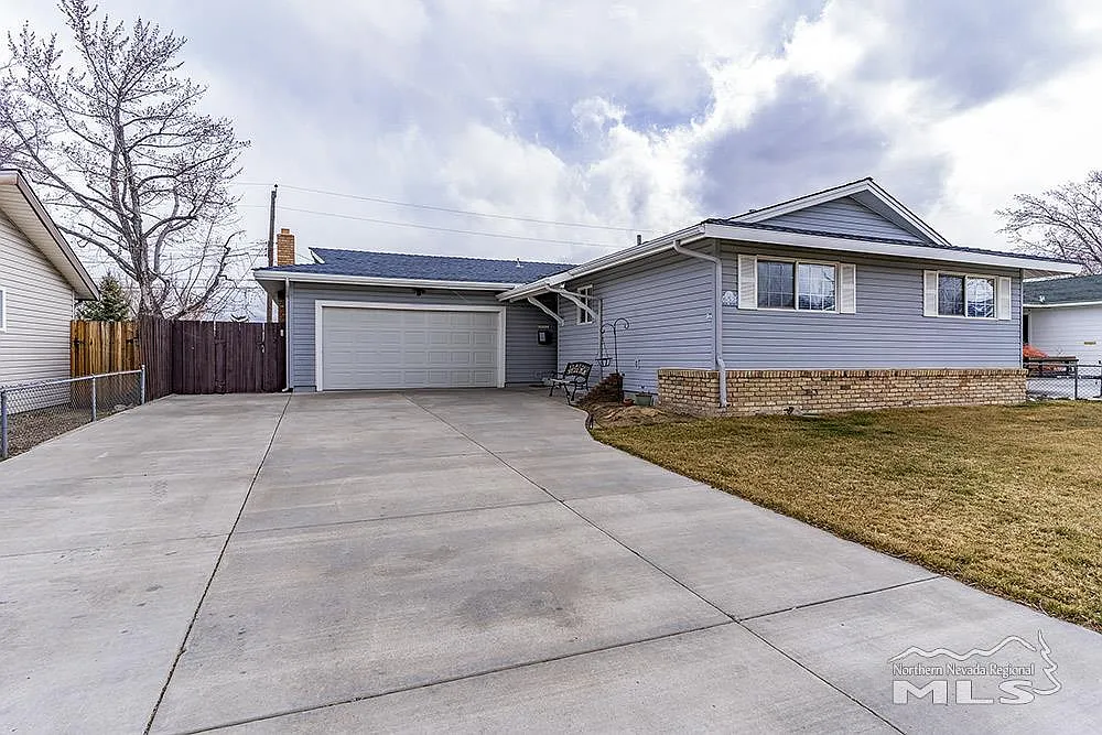 652 James Ln photo 1
