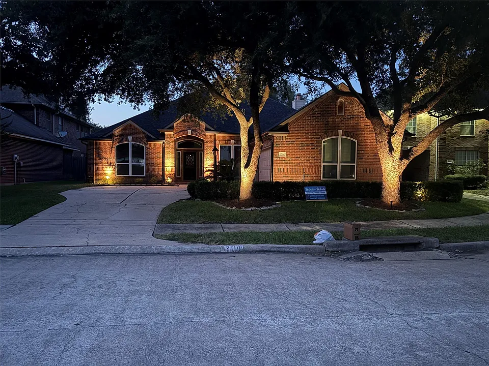 12110 Shadowpoint Dr