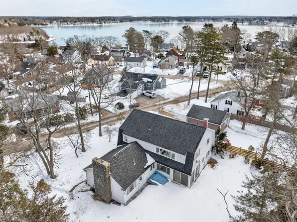 20 Salt Works Rd, Buzzards Bay, MA 02532