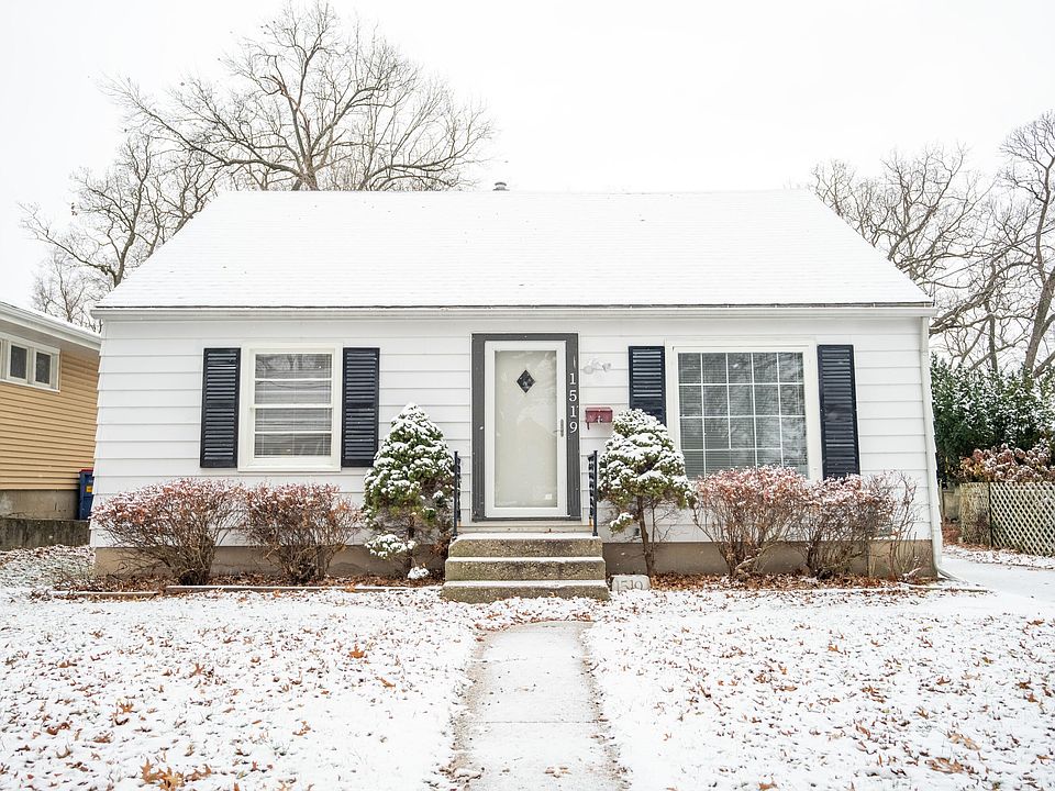1st image of 1519 Gladstone Dr SE