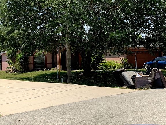 2nd image of 523 Lakeview Ct