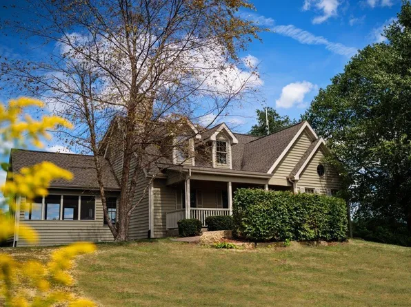 5 Waterford Dr, Galena, IL 61036