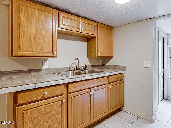 2nd image of 924 Oleander Ave