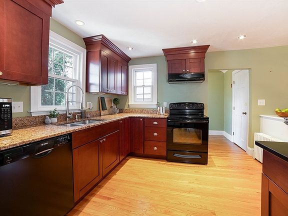 5th image of 4 Winston Rd