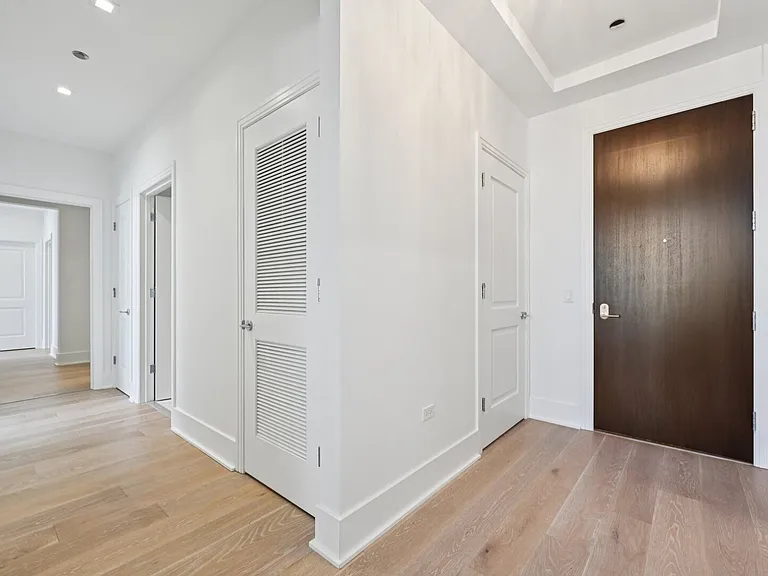 363 E Wacker Dr #2204 — Photo 3