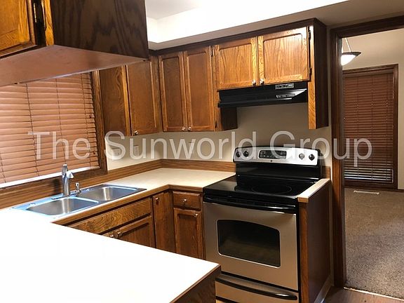 3rd image of 10806 NE Sherwood Dr