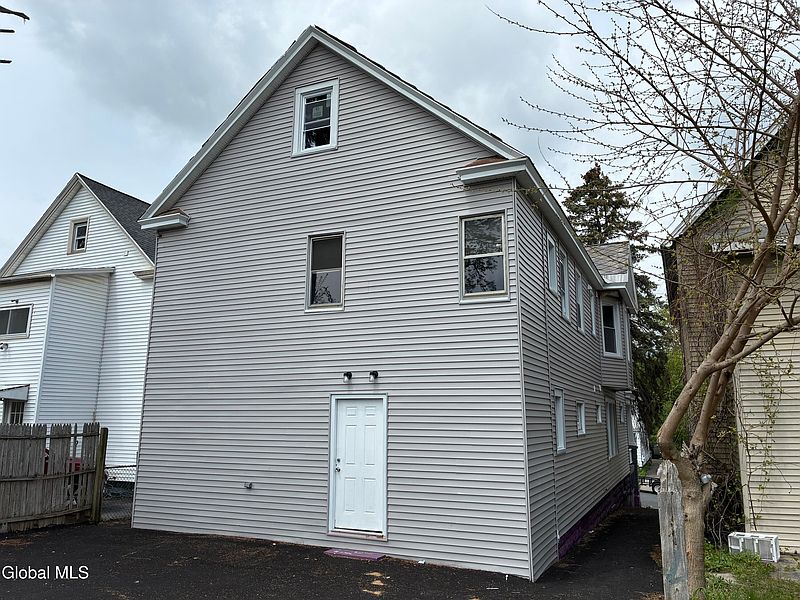 3rd image of 1027 2nd Avenue