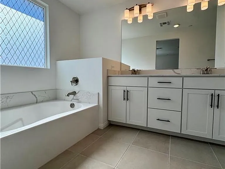 2602 Cava Tirreni St — Photo 18