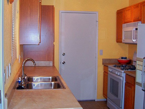 New Kitchen~New Gas Range~New Dishwasher~New Built in Microwave~