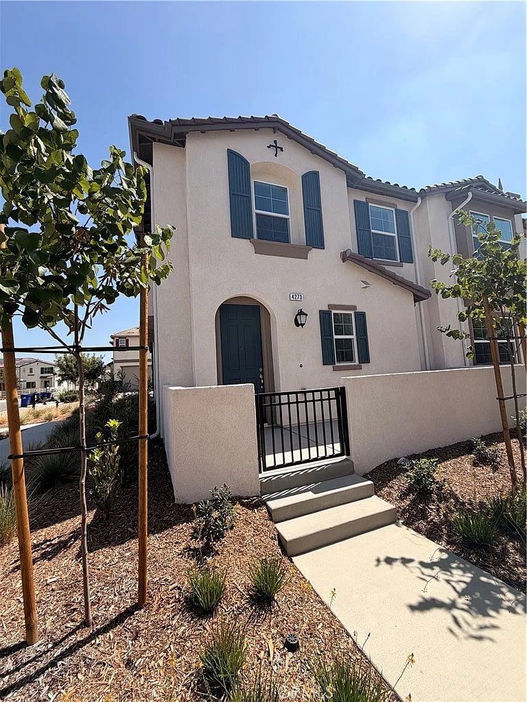 3 bed, 1644 sqft, $3,500 — Photo 1