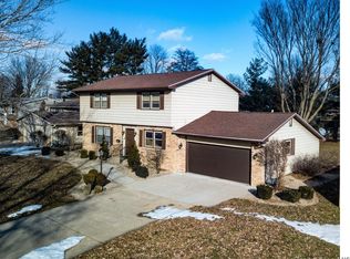 1047 Woodbine Cir E, Galesburg, IL 61401