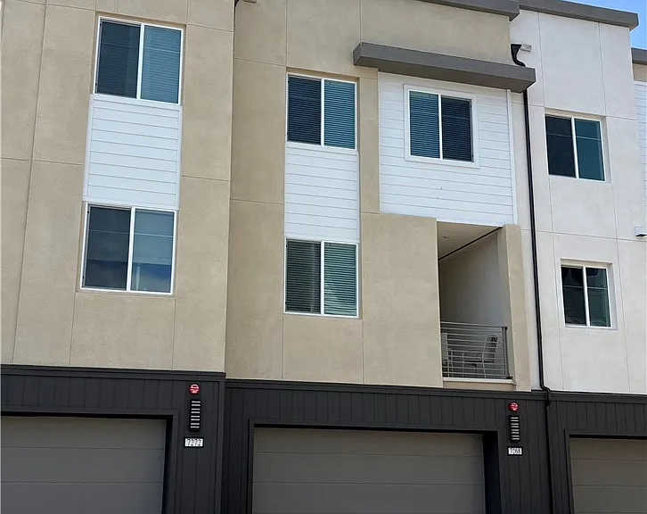 7268 Ellington Dr — Photo 1