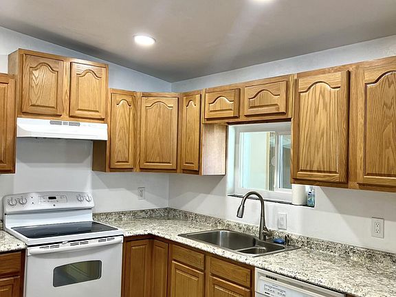 4th image of 2710 N Winstel Blvd