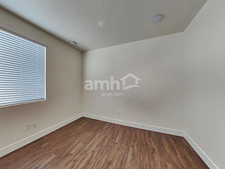 1336 N Alderleaf Ave — Photo 8
